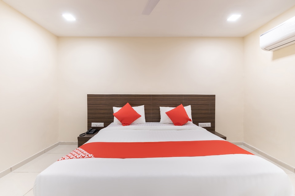 SPOT ON Hotel Neelkamal, Satellite-Prahlad Nagar Ahmedabad, Ahmedabad