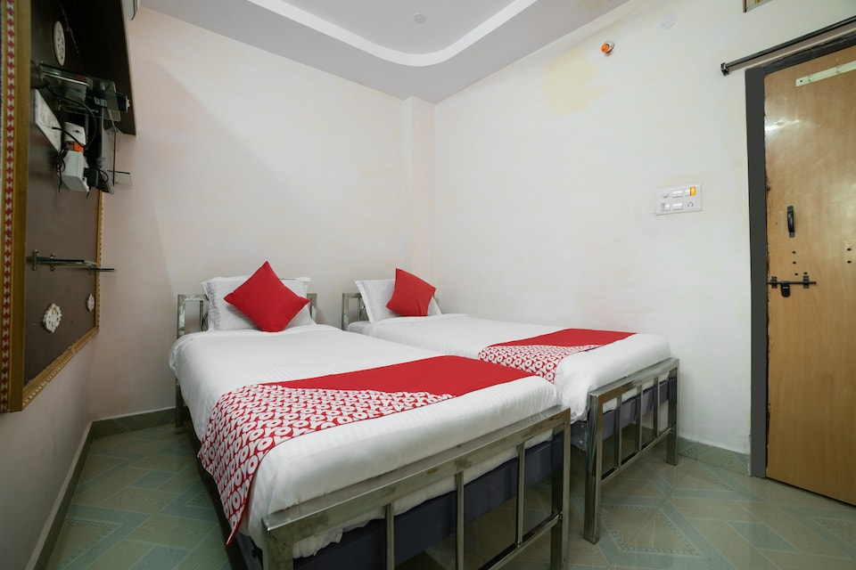 OYO 48858 Athidhi Deluxe Lodge, Mahabubnagar-Jadcherla, Mahabubnagar