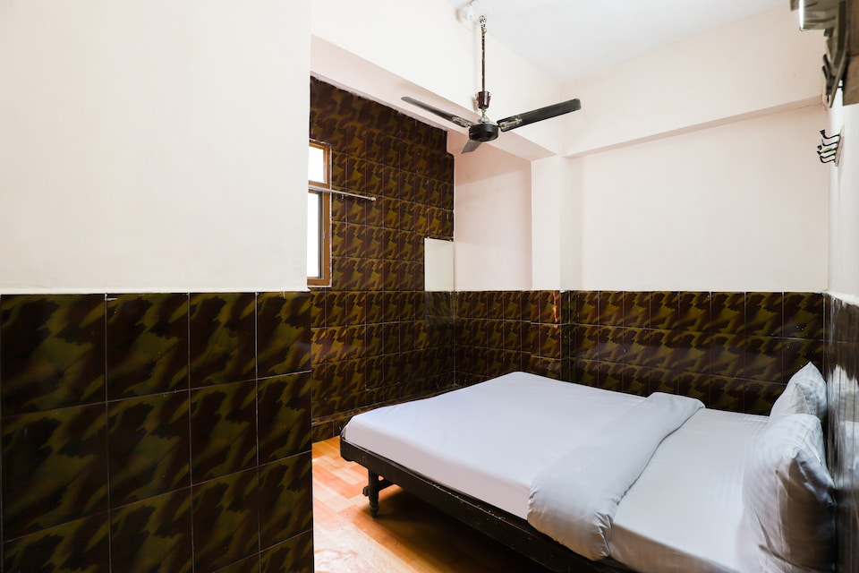 SPOT ON Hotel Apar Inn, Ashram Road-Usmanpura-Elisbridge-Navrangpura-Kalupur, Ahmedabad