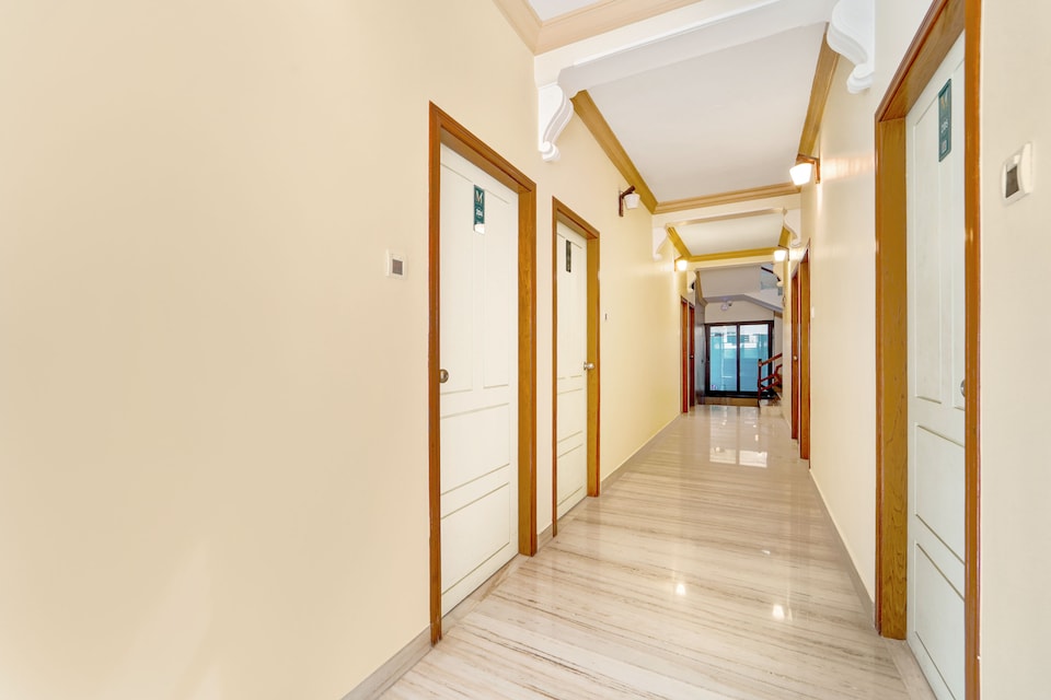 Super Hotel O Broadway Ernakulam, MG Road Kochi, Kochi