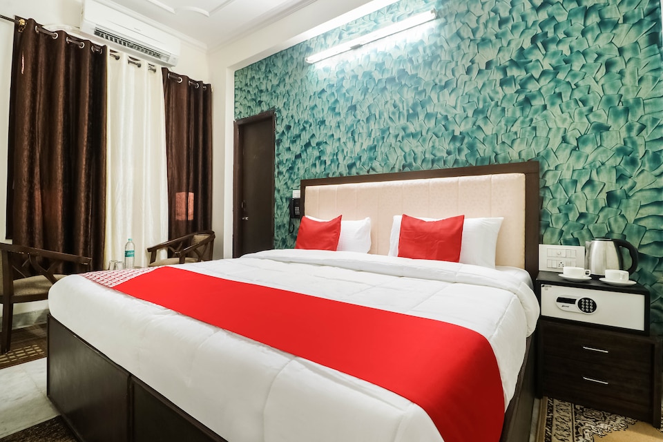 OYO 48902 The White Villa, Sector 45 Chandigarh, Chandigarh