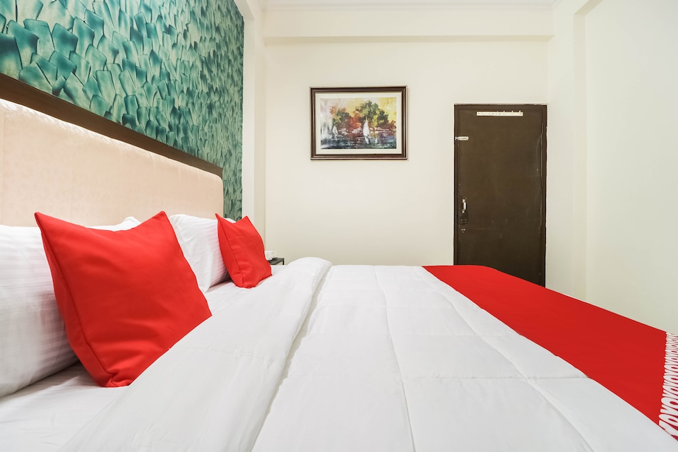 OYO 48902 The White Villa, Sector 45 Chandigarh, Chandigarh