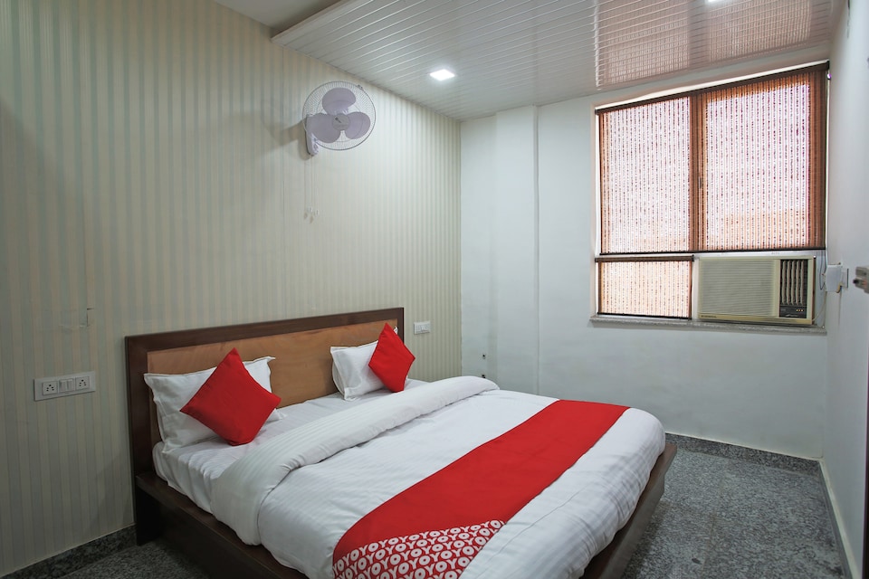 OYO 48903 Hotel Raj, Faridabad, Faridabad