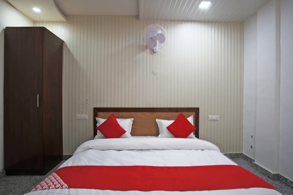OYO 48903 Hotel Raj, Faridabad, Faridabad