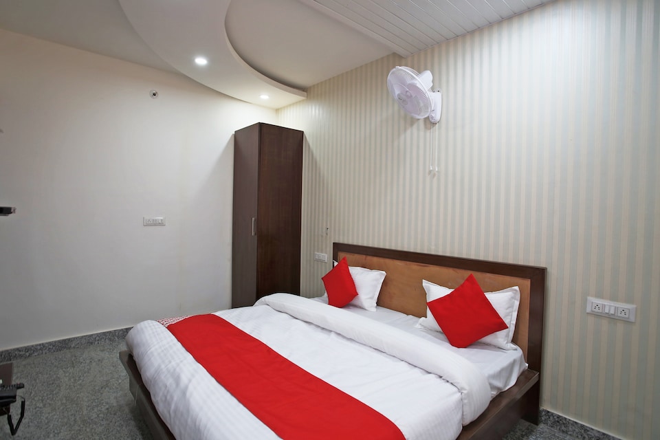 OYO 48903 Hotel Raj, Faridabad, Faridabad