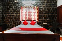 OYO 48906 Sm Cottages Deluxe