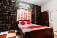 OYO 48906 Sm Cottages Deluxe