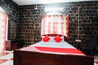 OYO 48906 Sm Cottages Deluxe