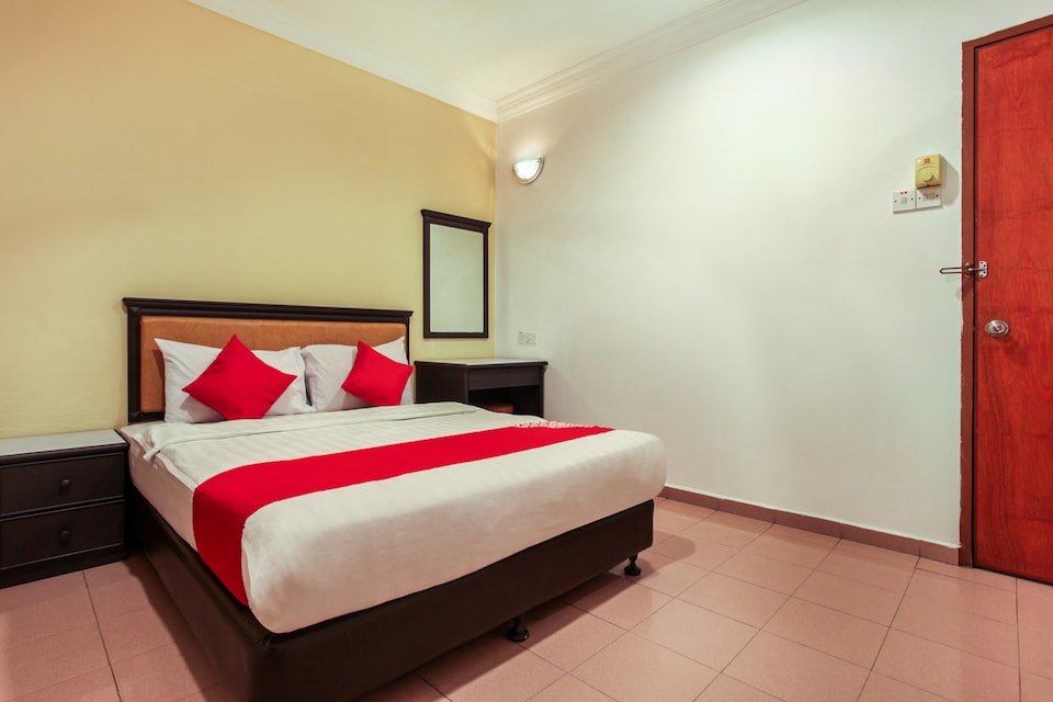 OYO 89341 Hotel Home 88, OYO Hotels Teluk Intan, Book @ RM55 - OYO