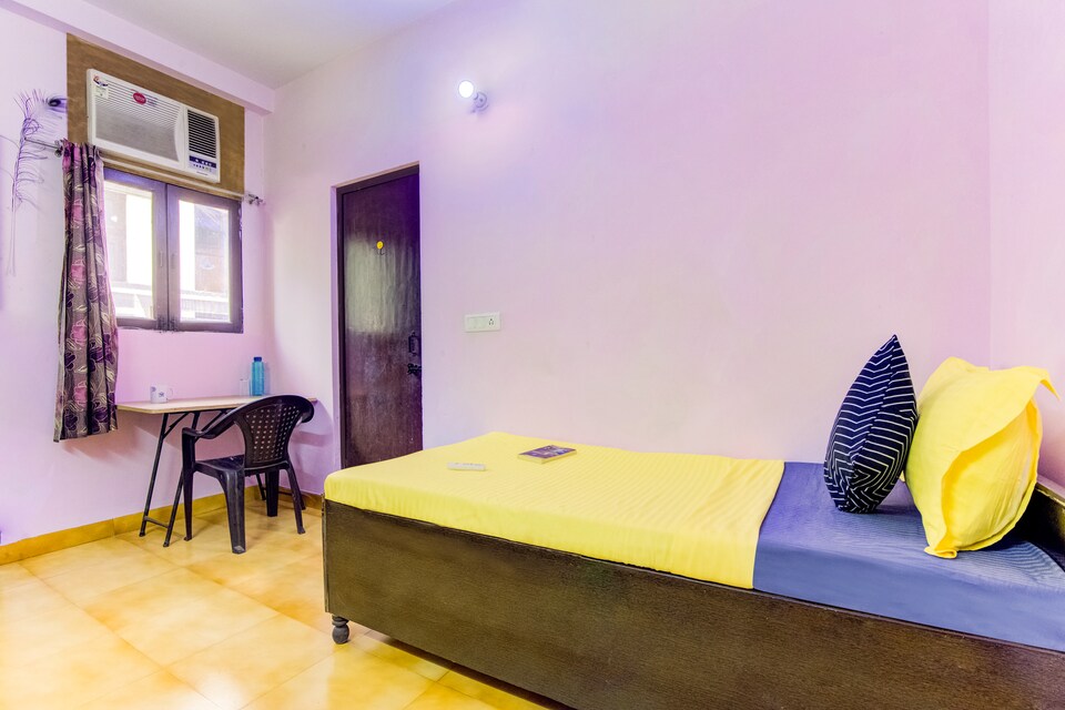 OYO LIFE DEL1943 GTB Nagar Metro, North Delhi, Delhi