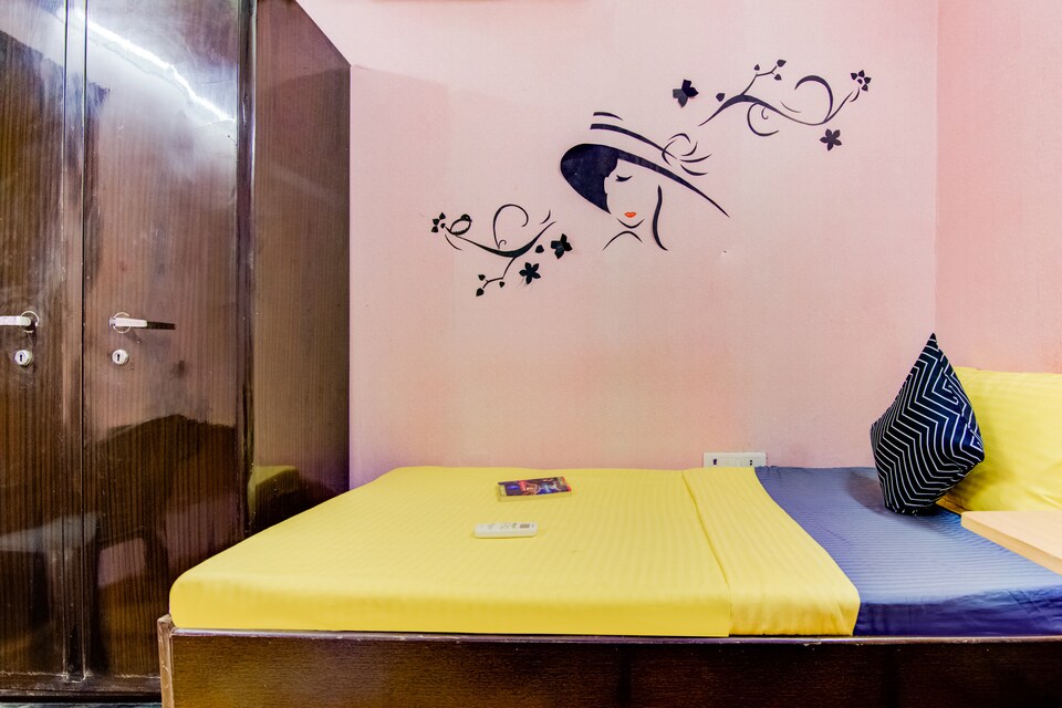 OYO LIFE DEL1943 GTB Nagar Metro, North Delhi, Delhi