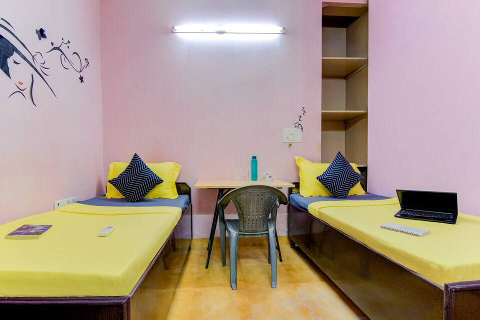 OYO LIFE DEL1943 GTB Nagar Metro, North Delhi, Delhi