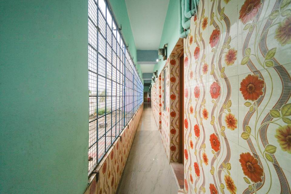 SPOT ON 48976 Hotel New Vekateshwara Bhavan, Ponneri Chennai, Chennai