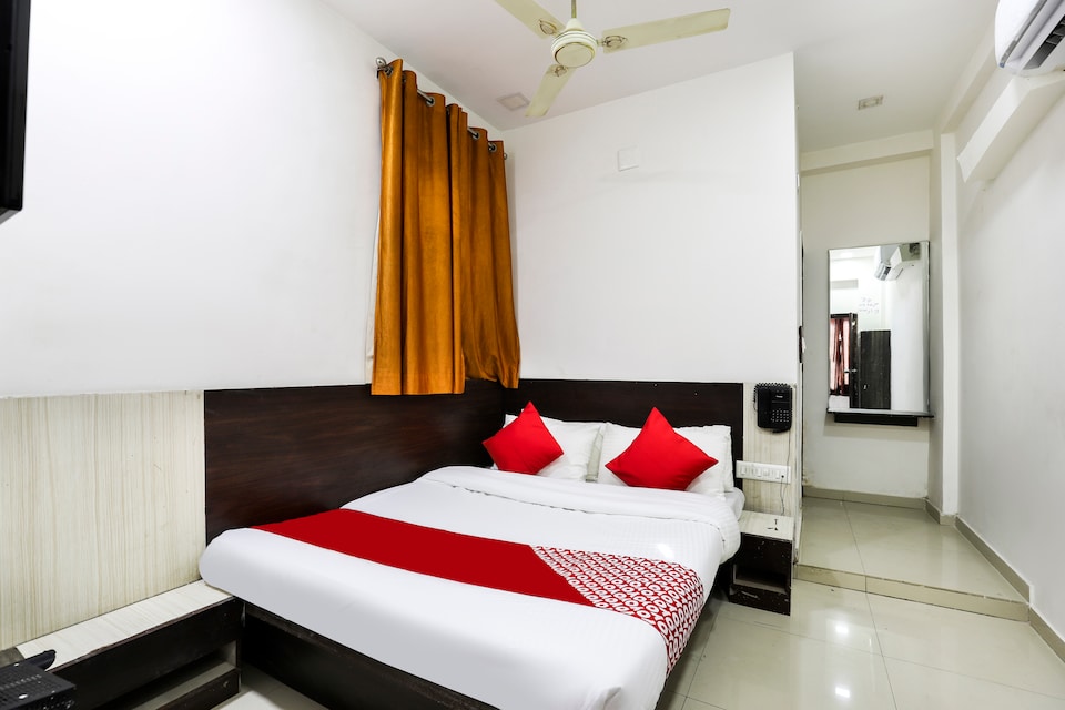 OYO 48990 Hotel Tirth Palace, Ahmedabad Airport, Ahmedabad