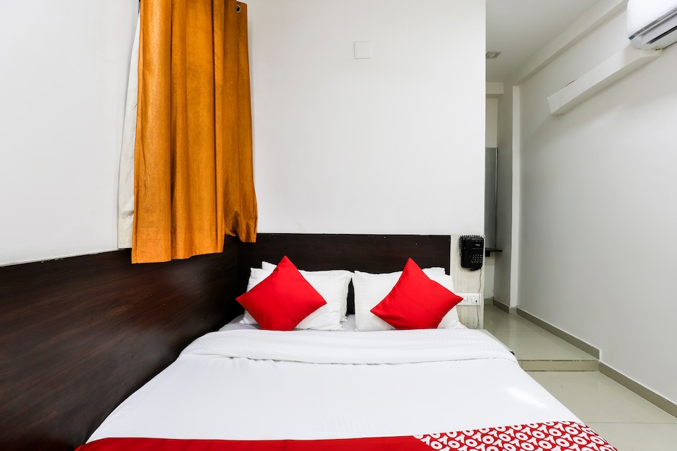 OYO 48990 Hotel Tirth Palace, Ahmedabad Airport, Ahmedabad