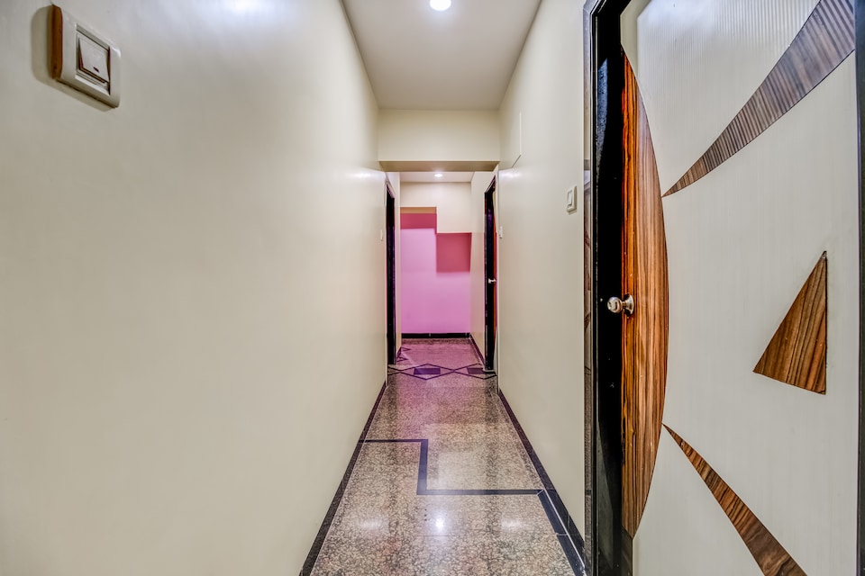 Hotel O Avenue Residency and Lodging, Mumbai Borivali-Dahisar-Mira Road, Mumbai