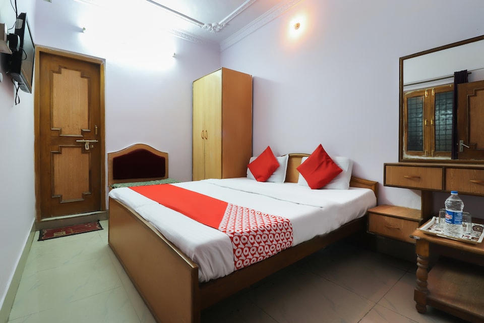 OYO 49020 Hotel Bagga Palace, Charbagh Lucknow, Lucknow