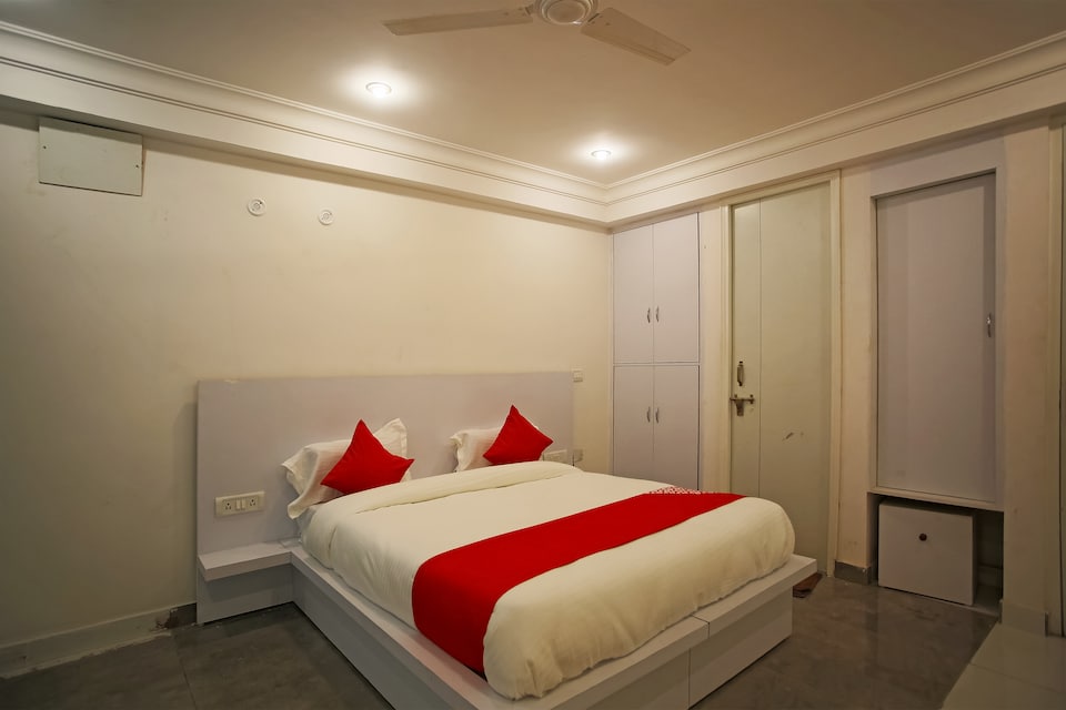 SPOT ON 49033 Sky Residency, Okhla Jasola Delhi, Delhi