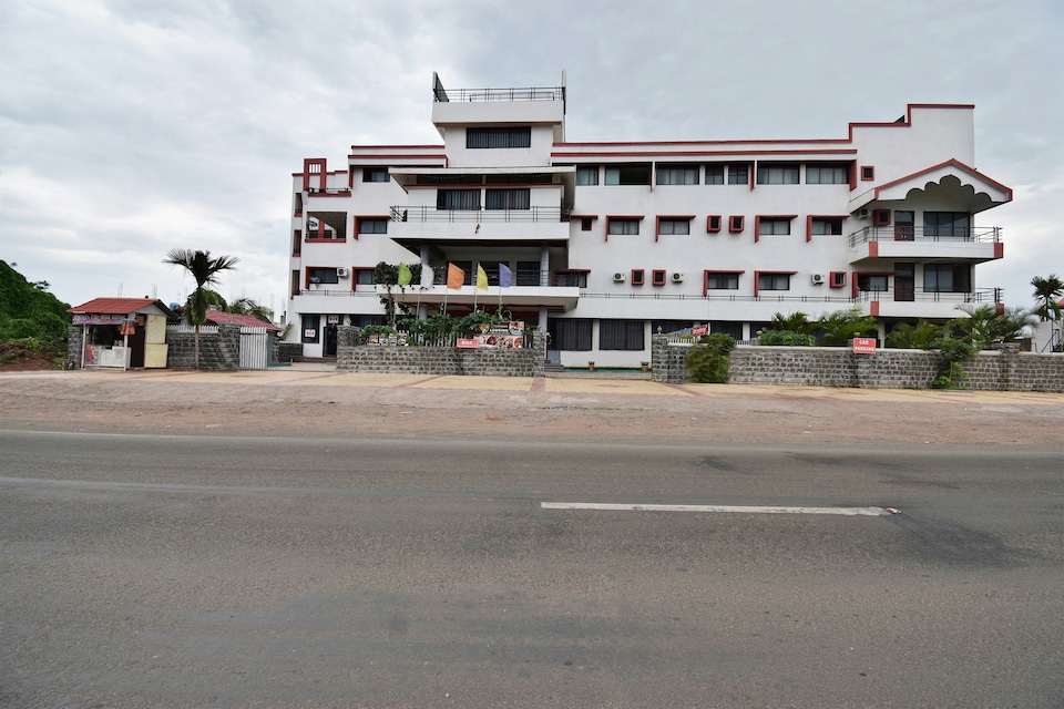 OYO 49040 Hotel The Meridien Executive, Malshiras, Solapur