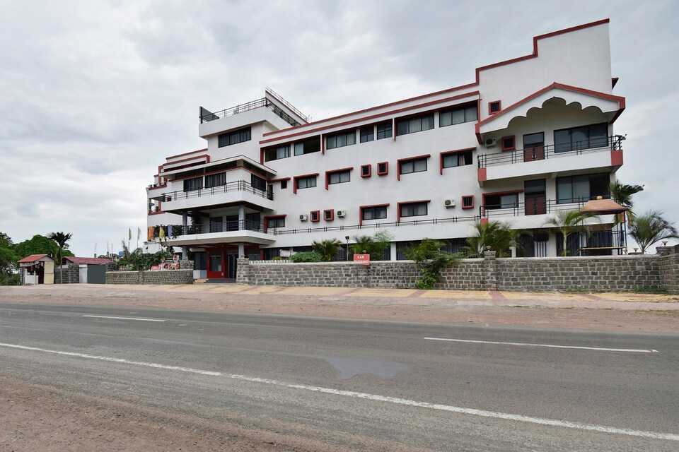 OYO 49040 Hotel The Meridien Executive, Malshiras, Solapur