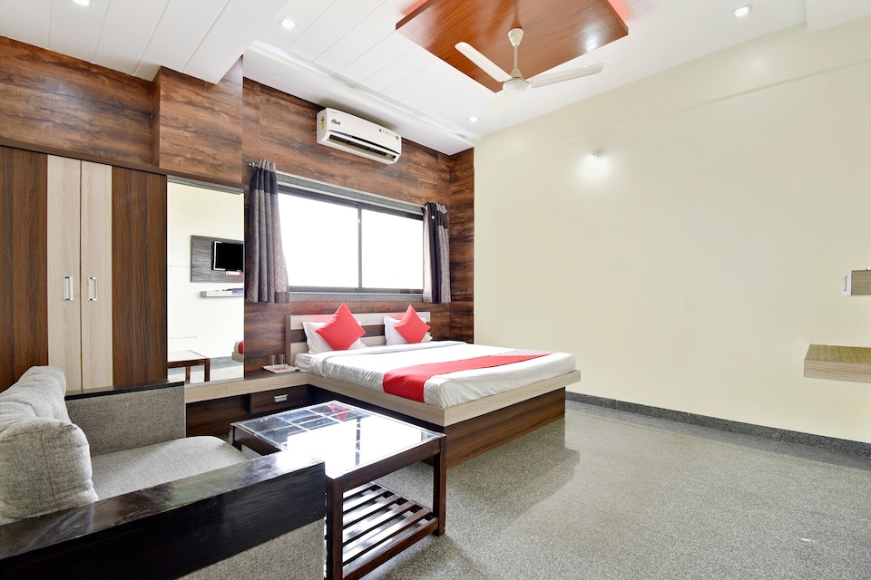 OYO 49040 Hotel The Meridien Executive, Malshiras, Solapur