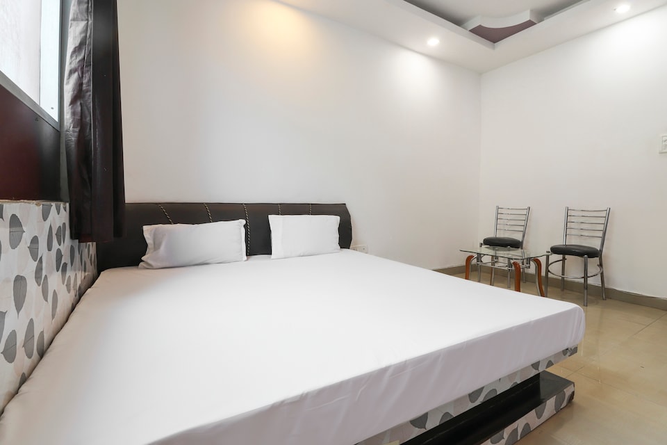 SPOT ON 49043 Hotel Silver Palace, Fatehpur city, Fatehpur