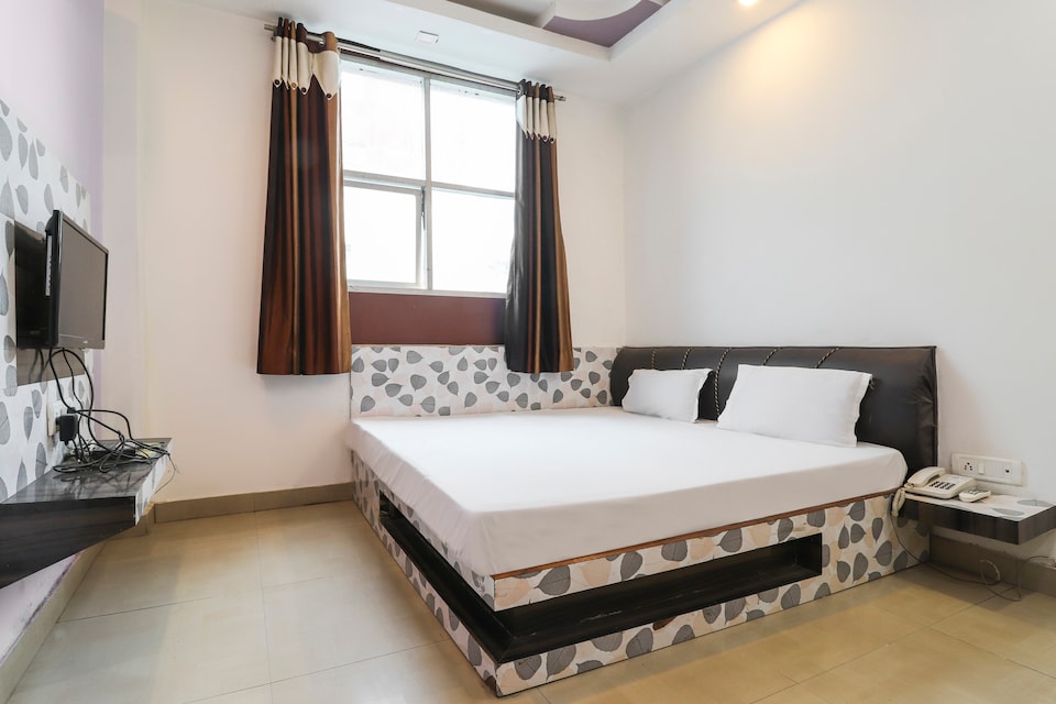 SPOT ON 49043 Hotel Silver Palace, Fatehpur city, Fatehpur