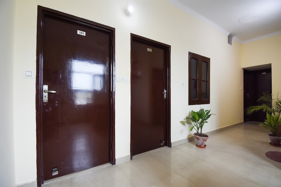 OYO 49051 Hotel Crown Plaza, Nayagaon Chandigarh, Chandigarh