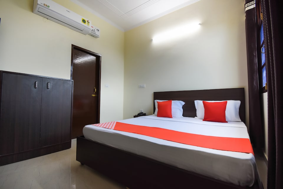 OYO 49051 Hotel Crown Plaza, Nayagaon Chandigarh, Chandigarh