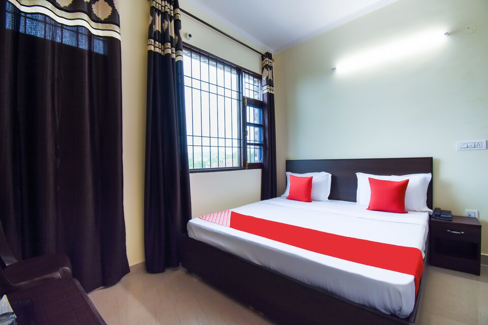 OYO 49051 Hotel Crown Plaza, Nayagaon Chandigarh, Chandigarh