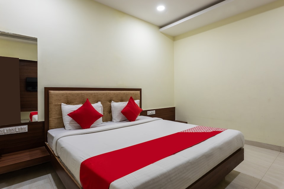 OYO 49065 Hotel Dev Residency, Dhar City, Dhar
