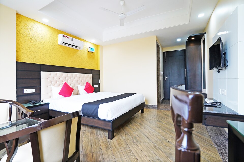 Capital O 49078 Hotel Chinar, Neemrana, Neemrana