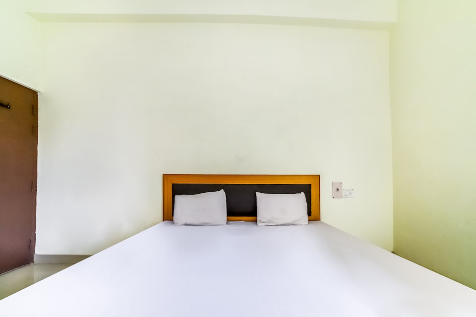 SPOT ON 49080 Hotel M.L. Garden , Mainpuri, Mainpuri