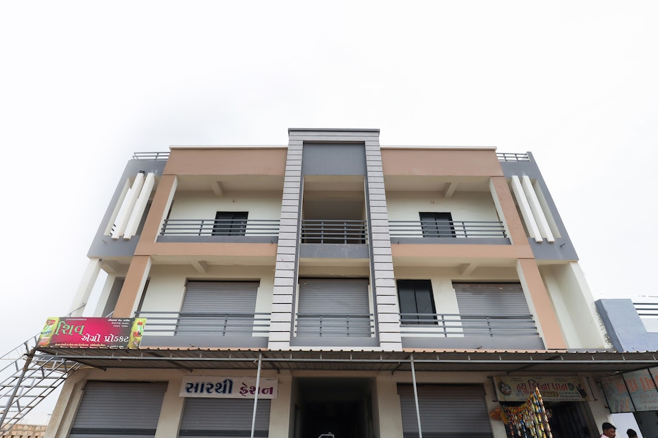 OYO 49106 Hotel Sarthi, Khambaliya, Jamnagar