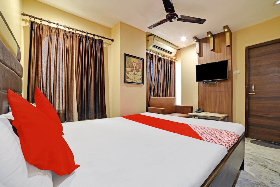 OYO Flagship 4841 Hotel Abhishek Regency, Platan Bazar Guwahati, Guwahati