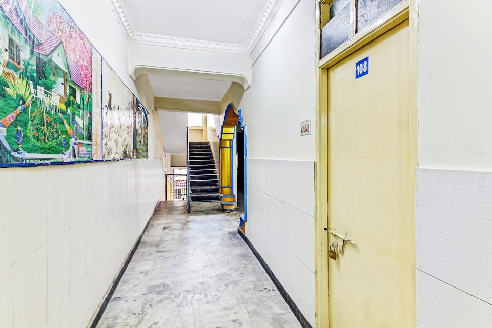 Hotel O Suraj Residency, Nakkalagutta Hanamkonda Warangal, Warangal