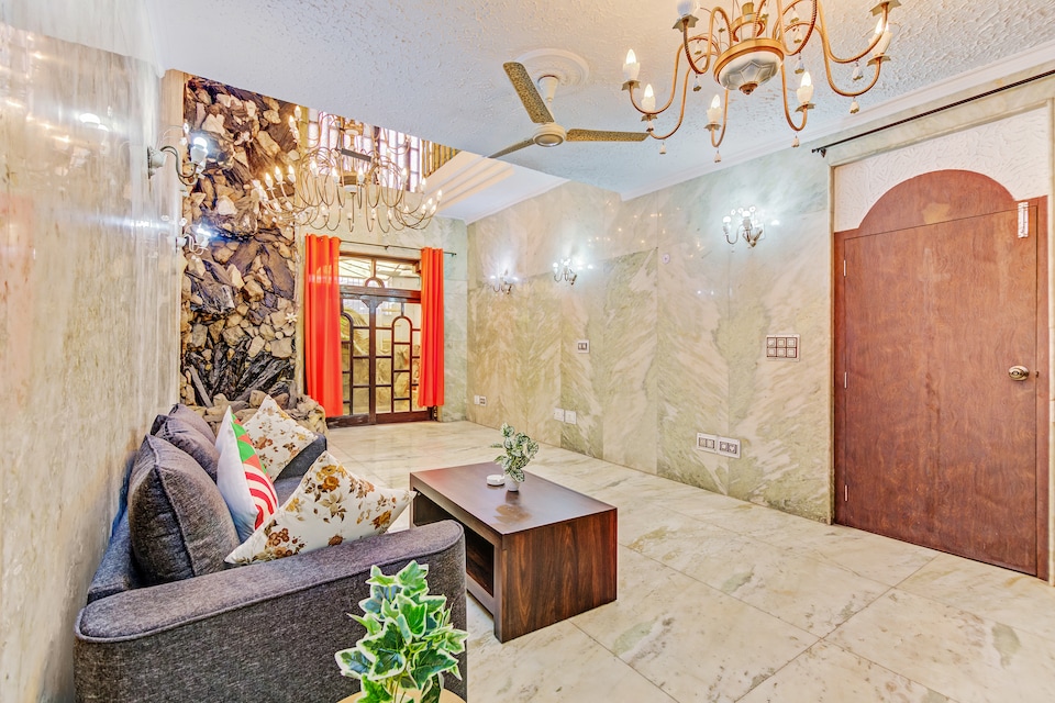 OYO 49140 Luxurious Stay Saket, Saket Delhi, दिल्ली