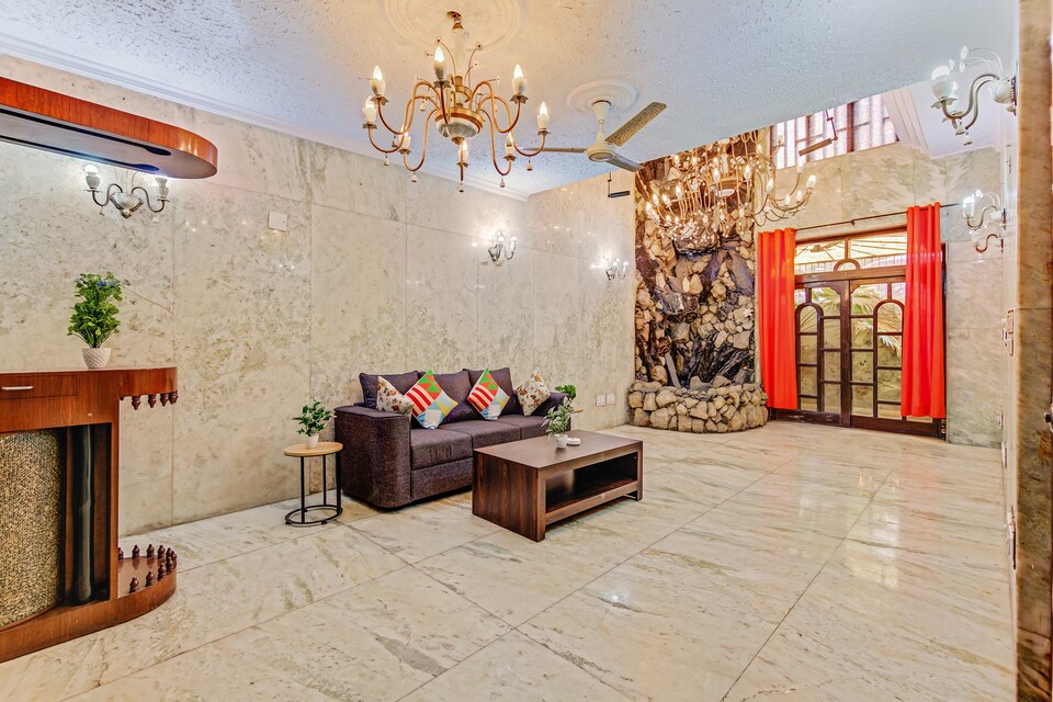 OYO 49140 Luxurious Stay Saket, Saket Delhi, दिल्ली