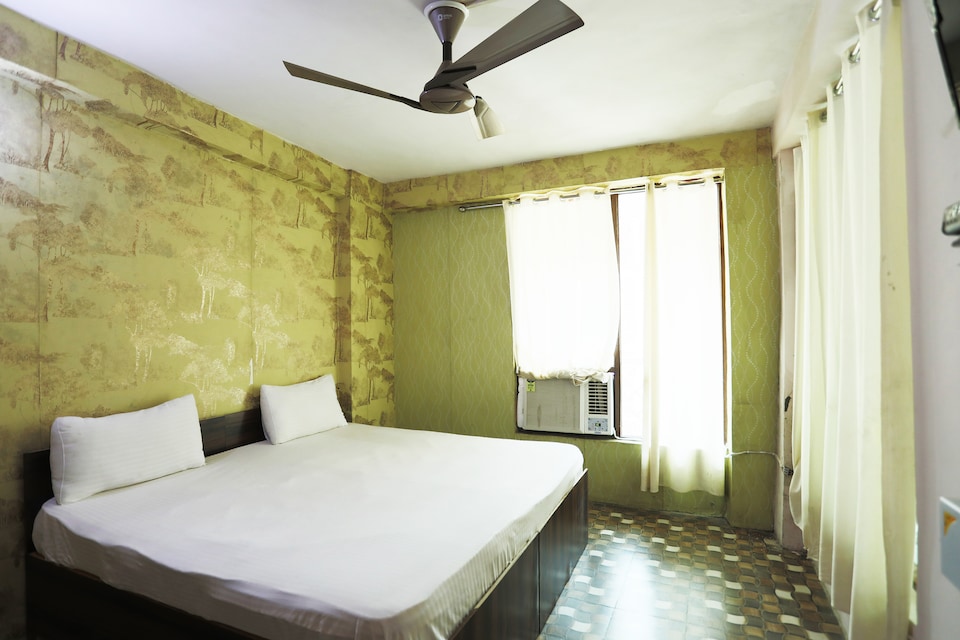 Hotel O NSEZ Metro Station Formerly Sunshine Stays, Noida Expressway SEZ, Noida
