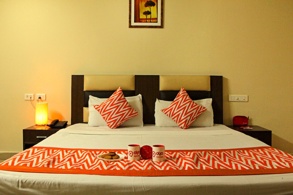 OYO Rooms 053 Sujana Forum Mall, Kukatpally, Hyderabad