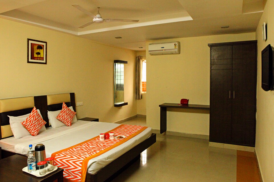 OYO Rooms 053 Sujana Forum Mall, Kukatpally, Hyderabad