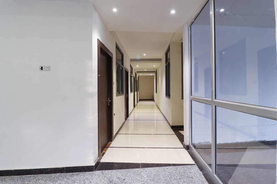 OYO 49292 The Banaras Hotel, Mall Road Kanpur, Kanpur