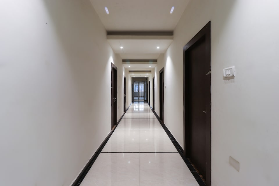 OYO 49292 The Banaras Hotel, Mall Road Kanpur, Kanpur