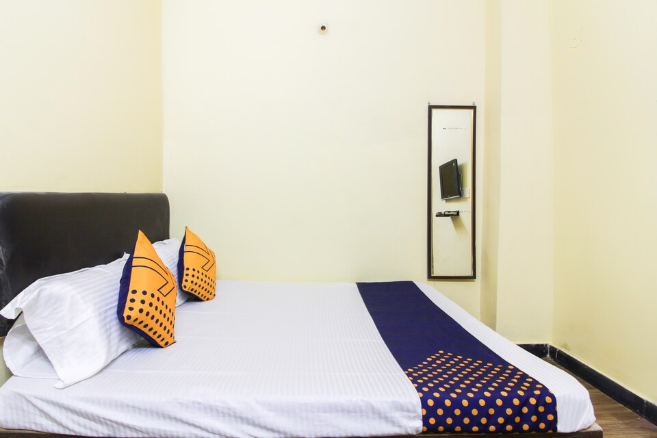 SPOT ON Hotel Midland Lodge Near Birla Mandir, Nampally, Hyderabad