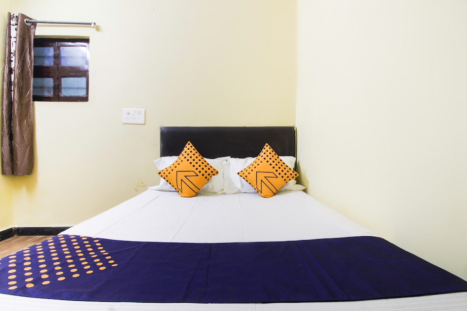 SPOT ON Hotel Midland Lodge Near Birla Mandir, Nampally, Hyderabad