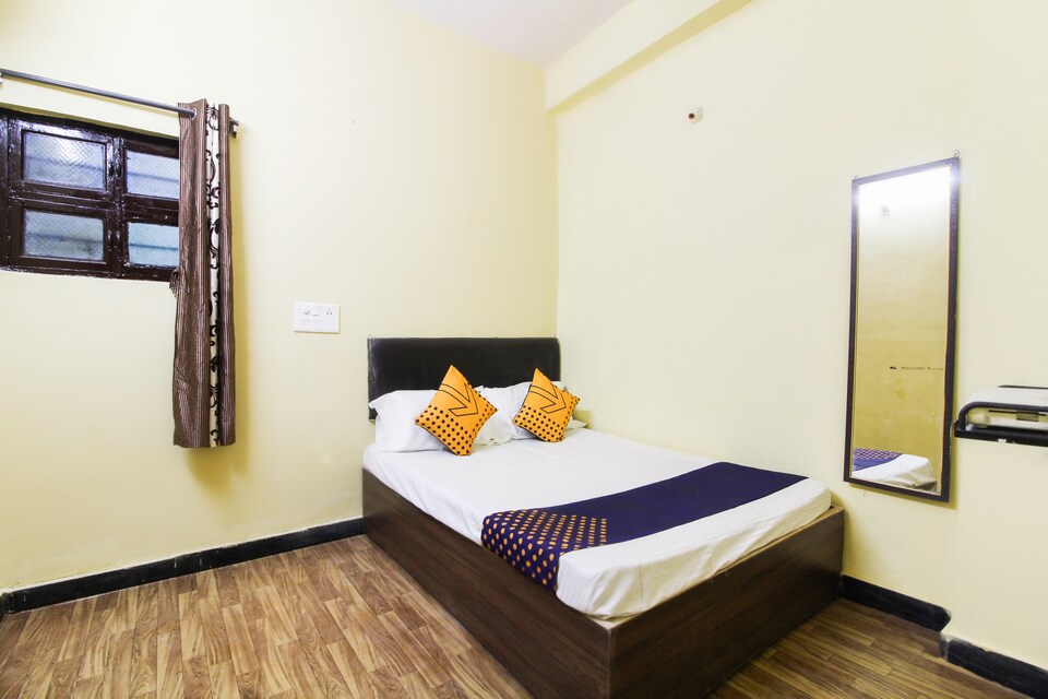 SPOT ON Hotel Midland Lodge Near Birla Mandir, Nampally, Hyderabad