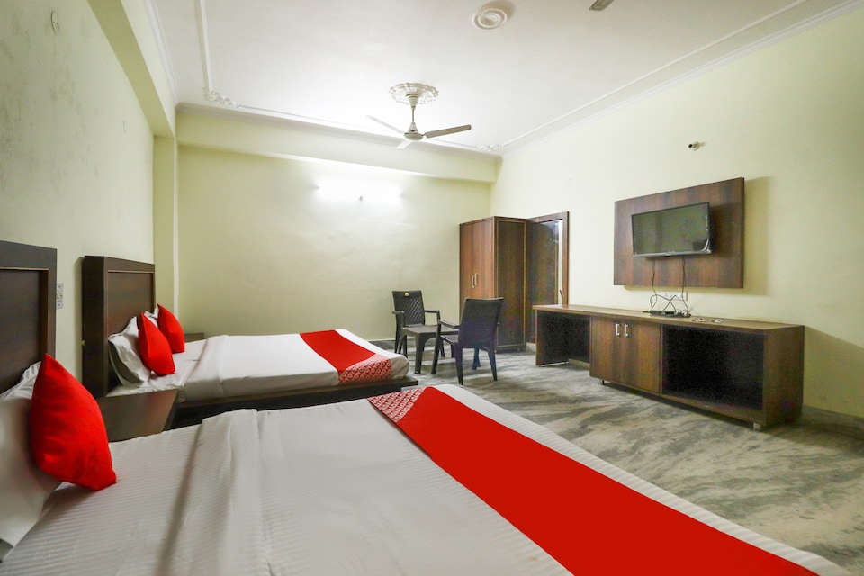 OYO 49323 Hotel Maharaja , Chintpurni, Chintpurni