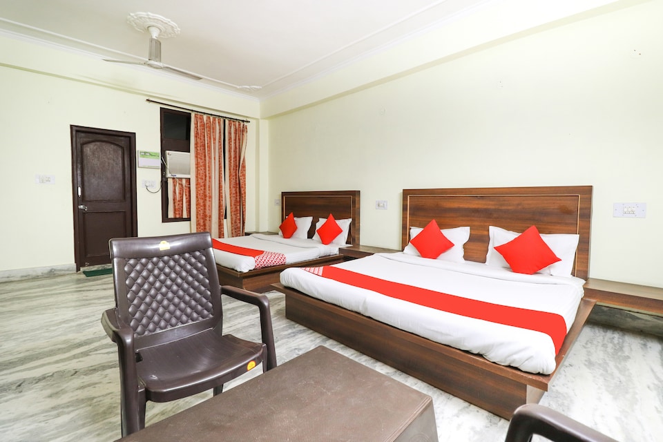 OYO 49323 Hotel Maharaja , Chintpurni, Chintpurni