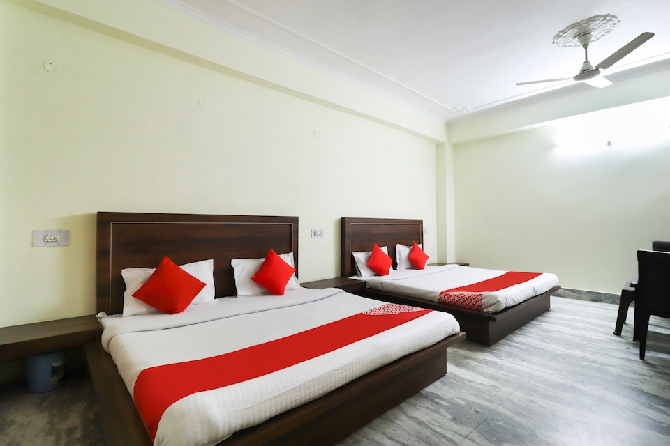 OYO 49323 Hotel Maharaja , Chintpurni, Chintpurni