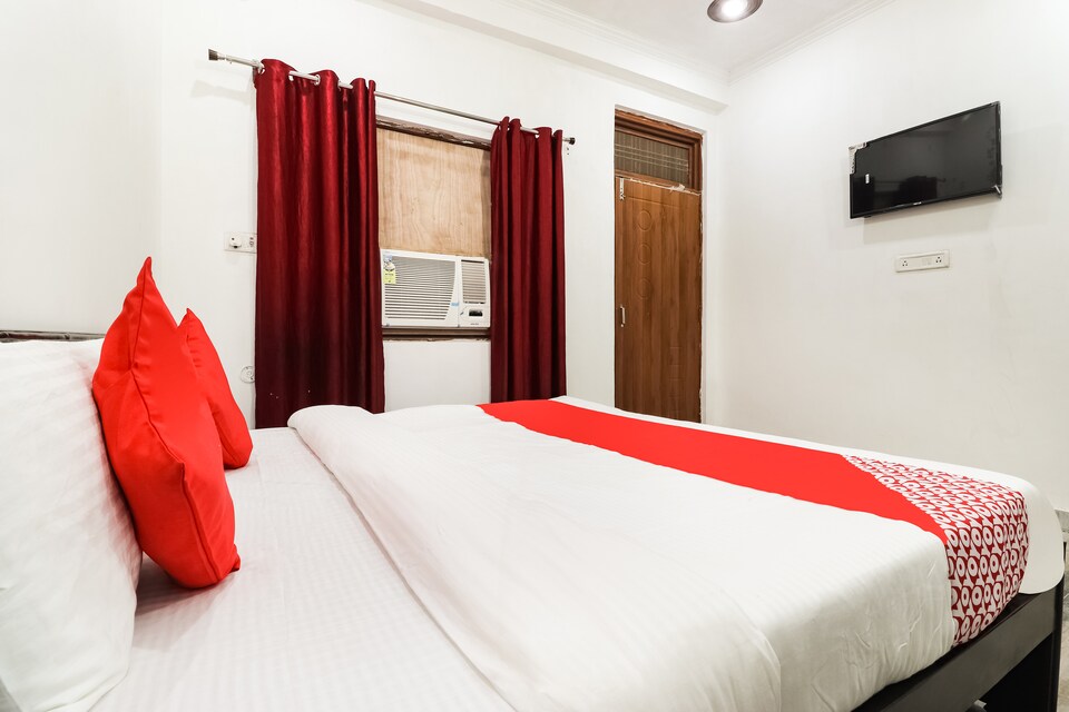 OYO 49324 Rs Palace , Airport Lucknow, Lucknow